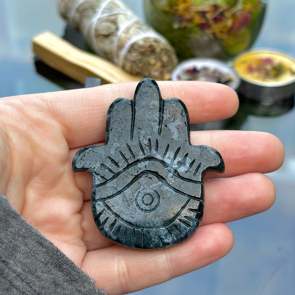 Moss Agate Hamsa 🪬 - Picture 5 of 5